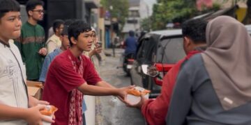 LDII Batu Ampar Libatkan Generasi Muda Bagikan Takjil Meriahkan Bulan Ramadan