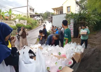 Berbagi Berkah, PC LDII Cimanggung Tebar Ratusan Takjil