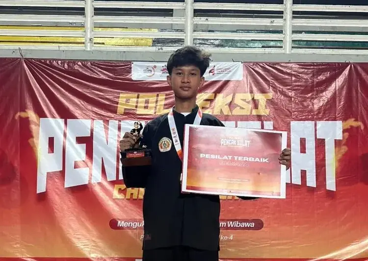 Siswa SMP Wali Barokah Boarding School Kota Kediri Raih Emas