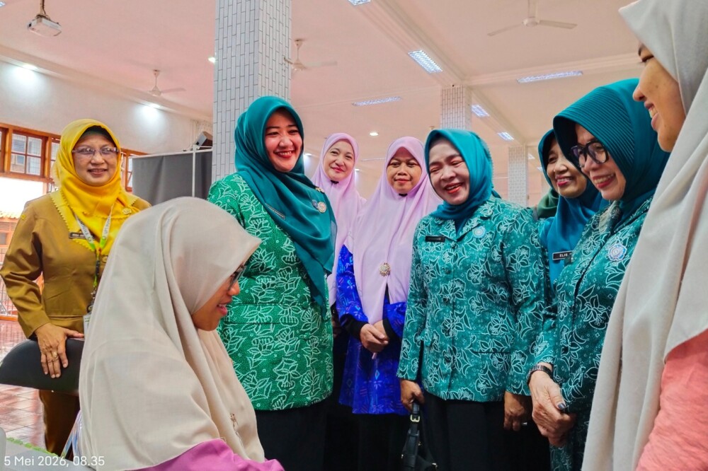TP PKK Kota Kediri dan Ponpes Wali Barokah Gelar Pemeriksaan Kesehatan Gratis untuk Santriwati