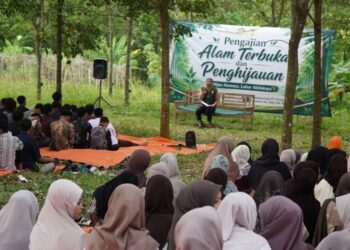 Ratusan Pemuda LDII Kediri Padukan Pengajian dan Penghijauan di Alam Terbuka