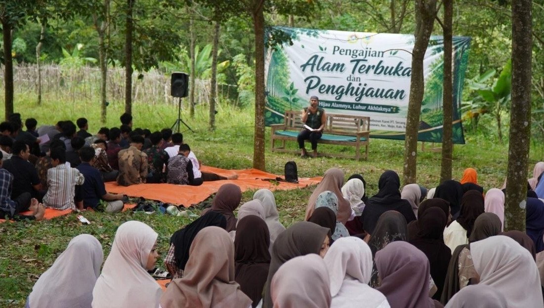 Ratusan Pemuda LDII Kediri Padukan Pengajian dan Penghijauan di Alam Terbuka