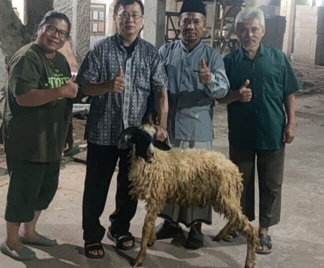 Wujud Toleransi Beragama, Muspija Banten Serahkan Hewan Kurban ke LDII
