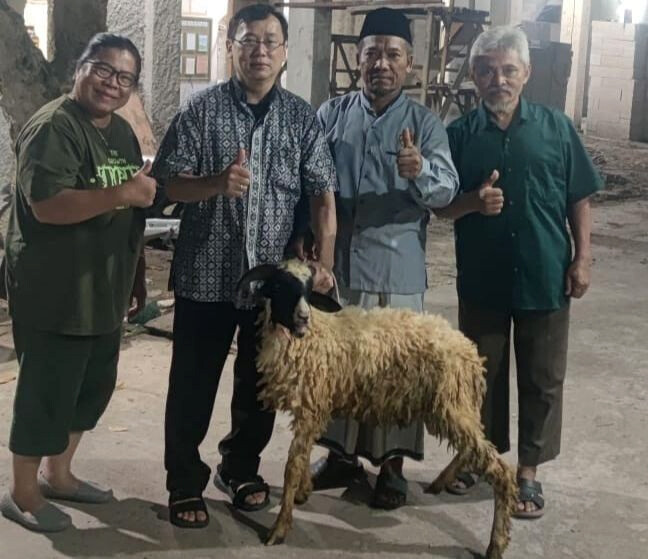 Wujud Toleransi Beragama, Muspija Banten Serahkan Hewan Kurban ke LDII