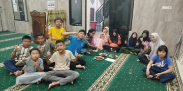 Remaja Masjid Al Mukmin LDII Tambaksari Gelar Bakar Sate Bersama