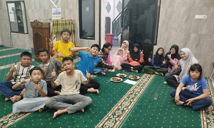 Remaja Masjid Al Mukmin LDII Tambaksari Gelar Bakar Sate Bersama