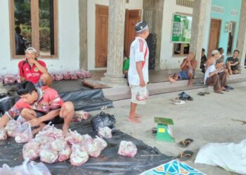 LDII Tabir Timur Salurkan 200 Paket Daging Kurban untuk Masyarakat