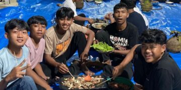 Pererat Silaturahim, Remaja Masjid Al Manshurin LDII Sri Sembilan Gelar Bakar Sate
