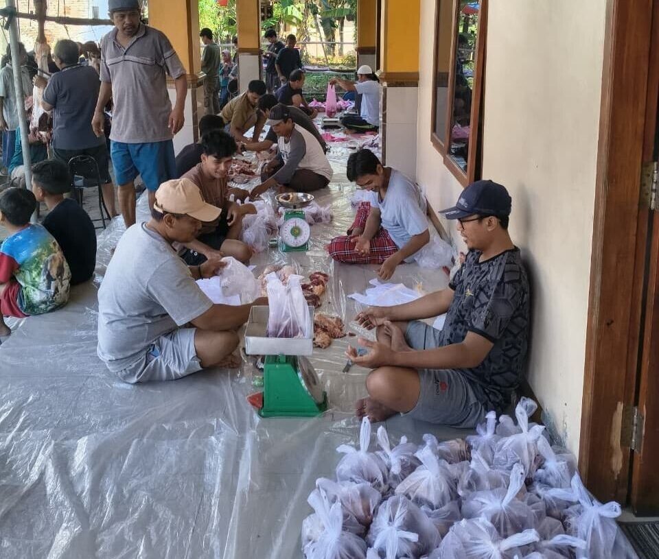 Ikhlas Berkurban Ikhlas Berbagi, LDII Kragilan Distribusikan Daging Kurban di Lingkungan Sekitar