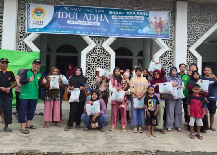 LDII PC Sei Beduk Berbagi Daging Hewan Kurban kepada Warga