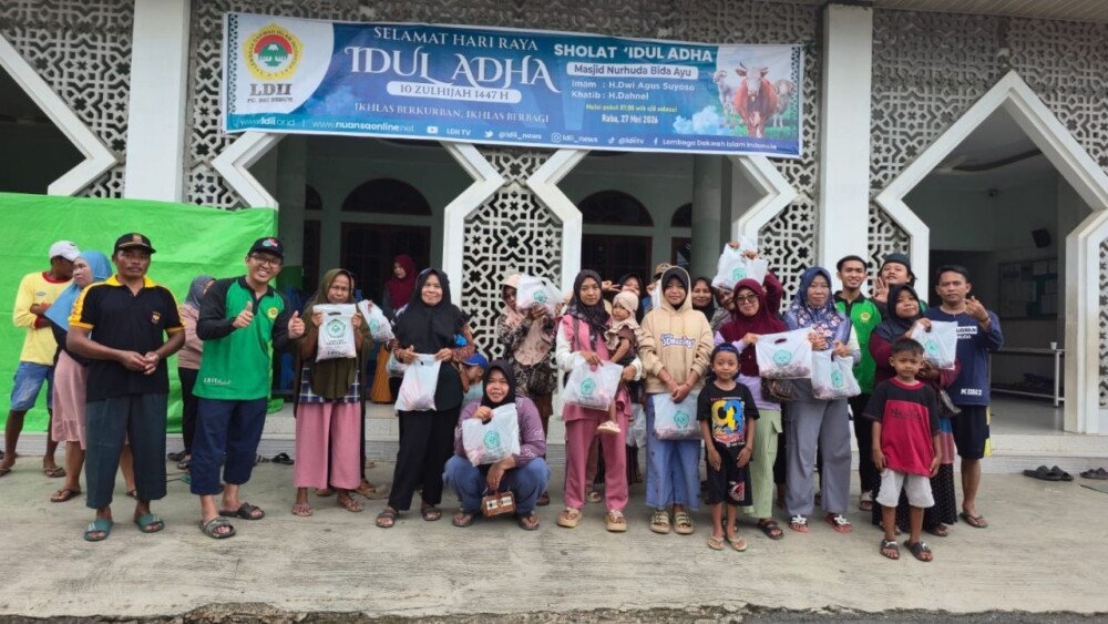 LDII PC Sei Beduk Berbagi Daging Hewan Kurban kepada Warga