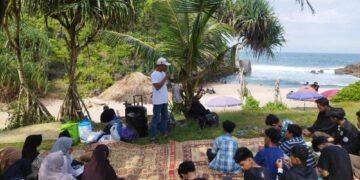 Puluhan Remaja GPU Banaran II Ikuti Outbound dan Aksi Bersih Pantai Toroudan