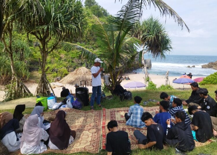Puluhan Remaja GPU Banaran II Ikuti Outbound dan Aksi Bersih Pantai Toroudan