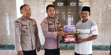 Perkuat Pembinaan Umat, Polri Beri Bantuan Al Quran pada LDII Banyuwangi