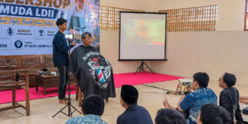 Antisipasi Persaingan Kerja, LDII Mojoroto Bekali Pemuda Keterampilan Pangkas Rambut