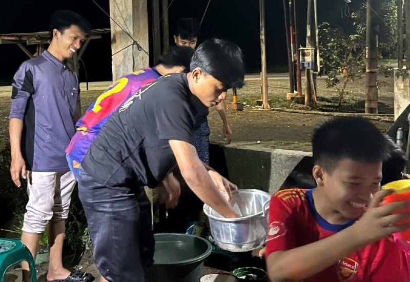 Latih Kemandirian, Pemuda LDII Simpang Abadi Olah Daging Kurban Jadi Bakso