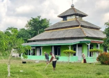 Jamaah Masjid Sabilul Muttaqin Gelar Kerja Bakti, Bantu Warga di Musim Kemarau