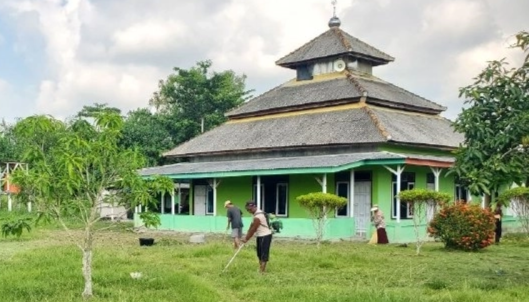 Jamaah Masjid Sabilul Muttaqin Gelar Kerja Bakti, Bantu Warga di Musim Kemarau
