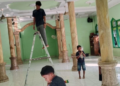 Generus LDII Kuala Tungkal Gotong Royong Bersihkan Masjid Hidayatul Ula