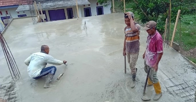 LDII Singkut Gotong Royong Mengecor Masjid Nurul Ikhsan
