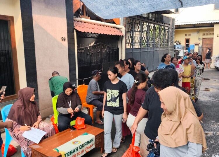 Berbagi Kebahagiaan, LDII Petojo Utara Tebar Paket Daging Kurban