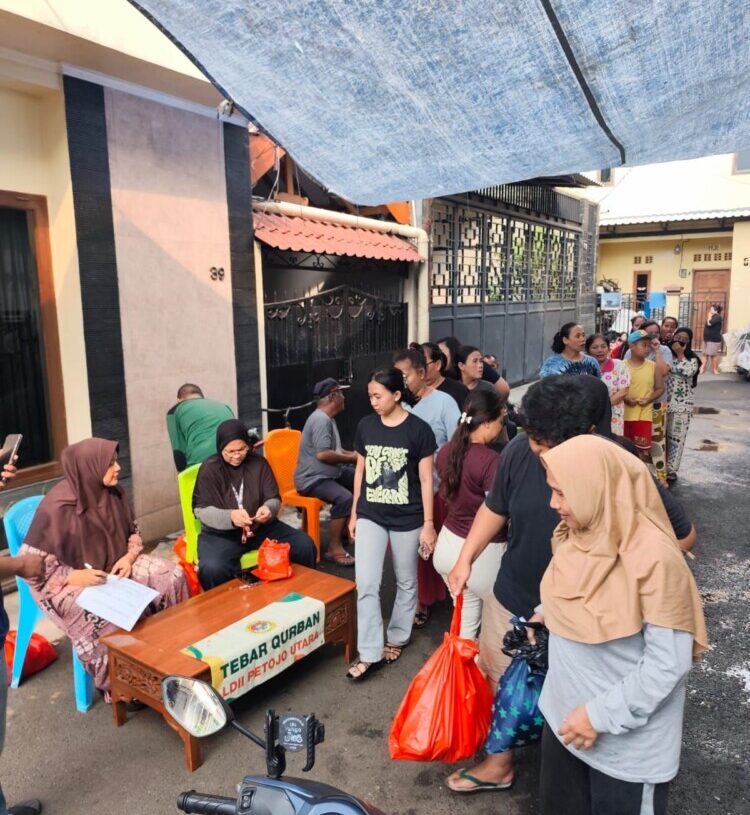 Berbagi Kebahagiaan, LDII Petojo Utara Tebar Paket Daging Kurban