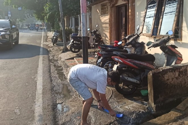 LDII Cempaka Putih Barat Gelar Bersih Musala dan Pilah Sampah Sambut HUT Jakarta