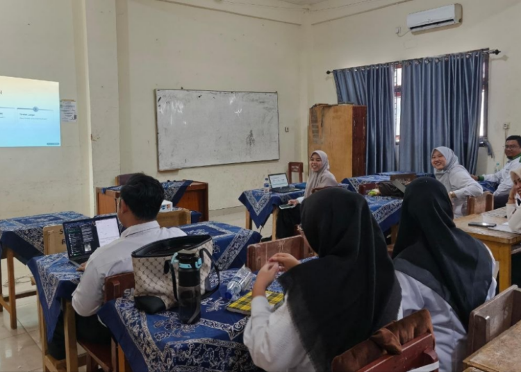 Gelar Rapat Evaluasi, SMP Tri Sukses Jambi Bahas Profesionalisme Guru