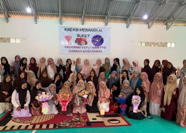 Bekali Remaja Putri Keterampilan Kreatif, LDII Musi Rawas Zona 2 Gelar Pelatihan Pembuatan Buket