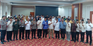 Ketua LDII Luwu Timur Serahkan Majalah Nuansa kepada Ketua FKUB