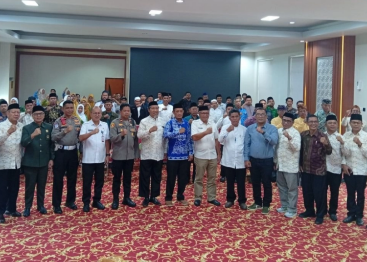 Ketua LDII Luwu Timur Serahkan Majalah Nuansa kepada Ketua FKUB