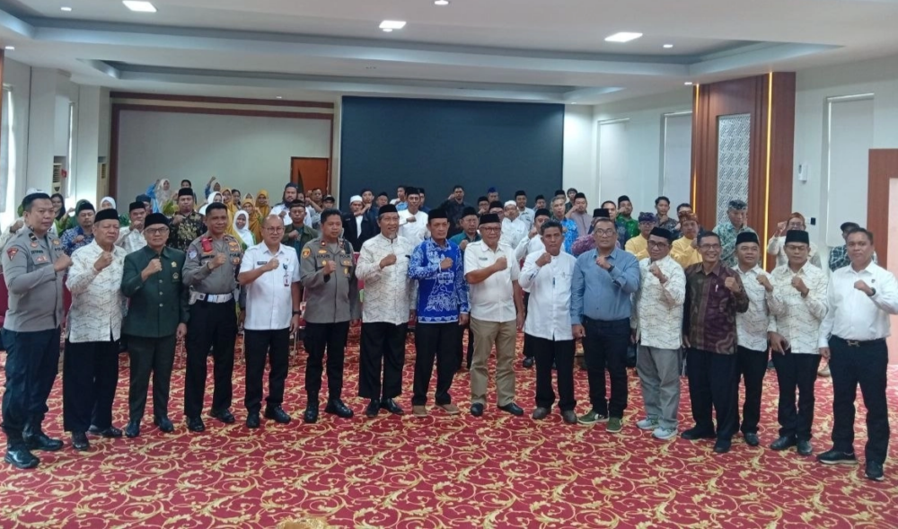 Ketua LDII Luwu Timur Serahkan Majalah Nuansa kepada Ketua FKUB