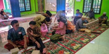 Jumat Berkah, LDII Pasar Singkut Bagikan Sedekah Makanan kepada Warga