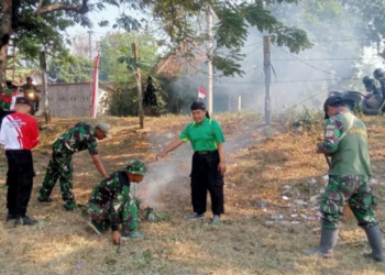 Sambut HUT Ke-81 RI, Santri Ponpes Millenium Alfiena Bersama Muspika Lengkong Gelar Kerja Bakti