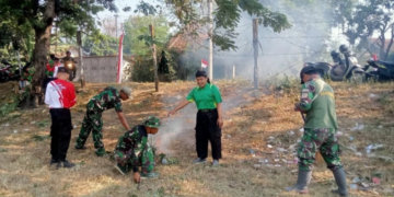 Sambut HUT Ke-81 RI, Santri Ponpes Millenium Alfiena Bersama Muspika Lengkong Gelar Kerja Bakti