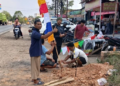 Gotong Royong Sambut HUT ke-81 RI, Warga LDII Sungai Lilin Helat Kerja Bakti
