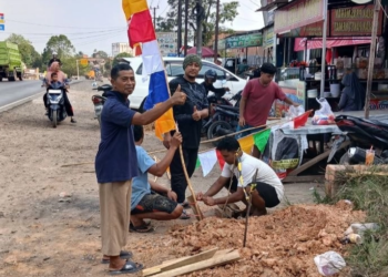 Gotong Royong Sambut HUT ke-81 RI, Warga LDII Sungai Lilin Helat Kerja Bakti