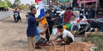 Gotong Royong Sambut HUT ke-81 RI, Warga LDII Sungai Lilin Helat Kerja Bakti