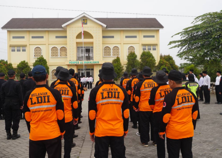 Ponpes Al Mukhlishin Gelar Upacara Peringati HUT RI