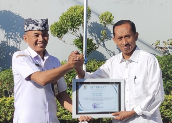 Potong Rambut Gratis Lansia dan ODGJ, Warga LDII Diganjar Penghargaan Dinsos Banyuwangi