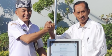 Potong Rambut Gratis Lansia dan ODGJ, Warga LDII Diganjar Penghargaan Dinsos Banyuwangi