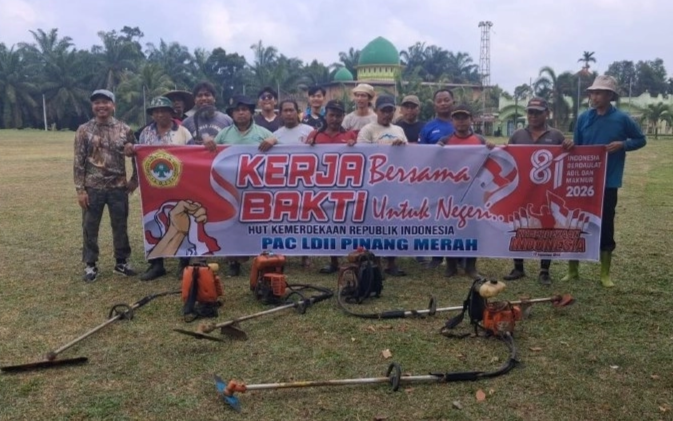 LDII Pinang Merah Gelar Kerja Bakti, Bersihkan Lapangan Sepak Bola Desa