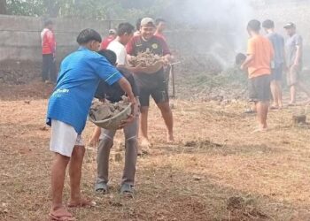 Warga LDII Desa Pejaten Gelar Kerja Bakti Bersama di Area Pemakaman