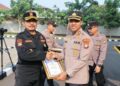 Polres Metro Tangerang Kota Beri Penghargaan pada Senkom Mitra Polri