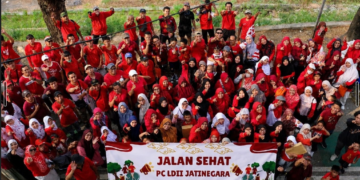 LDII Jatinegara Helat Jalan Sehat, Ajak Warga Biasakan Olah Raga