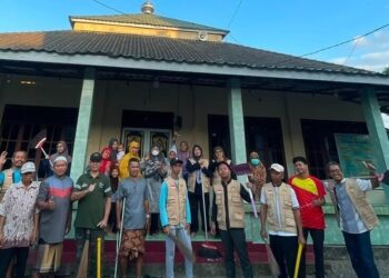 Kemenag Parepare Galakkan “Geber Mas”, Warga LDII Gotong Royong Bersihkan Masjid