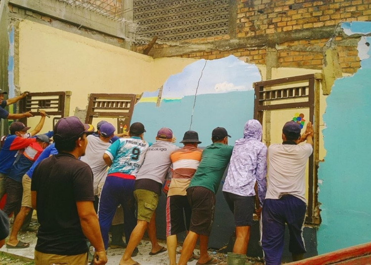 Warga LDII Pagar Alam Gotong Royong Bangun Kembali Gedung TK