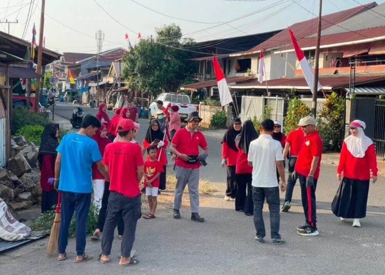 Sambut HUT RI, LDII Nuha dan Warga Desa Nikkel Gelar Kerja Bakti