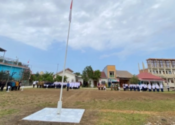 SMP IT Akhlaqul Karimah Gelar Upacara HUT ke-81 RI, Tanamkan Nilai Kebangsaan