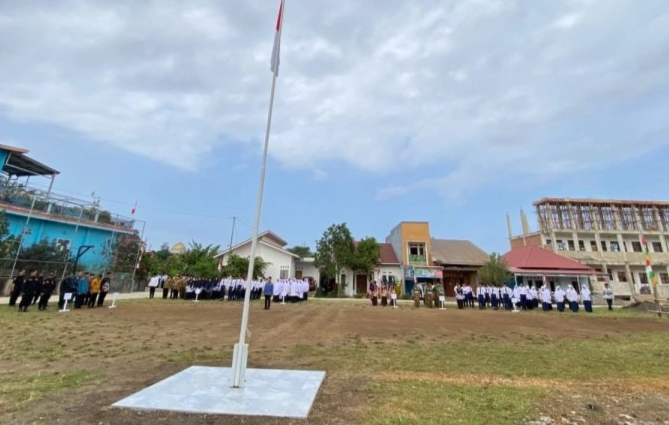 SMP IT Akhlaqul Karimah Gelar Upacara HUT ke-81 RI, Tanamkan Nilai Kebangsaan